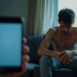 révéler l’orientation sexuelle d’une personne sans son consentement porte atteinte à sa vie privée et soulève des enjeux éthiques et juridiques.